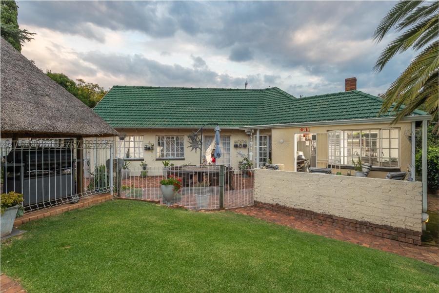 11 Bedroom Property for Sale in Mondeor Gauteng