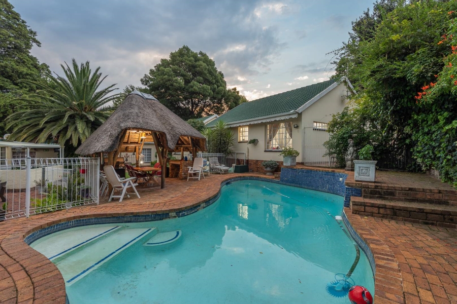 11 Bedroom Property for Sale in Mondeor Gauteng