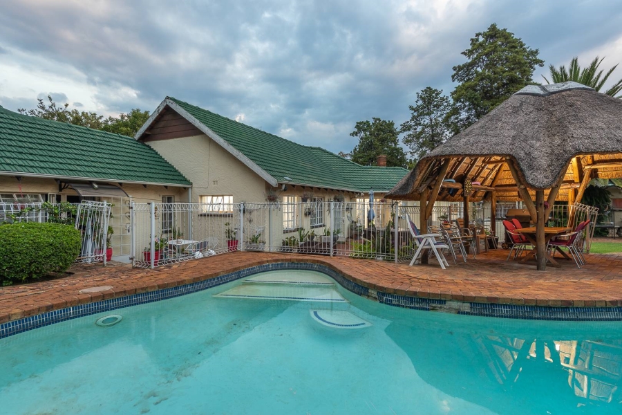 11 Bedroom Property for Sale in Mondeor Gauteng