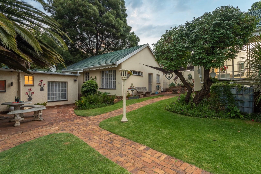 11 Bedroom Property for Sale in Mondeor Gauteng
