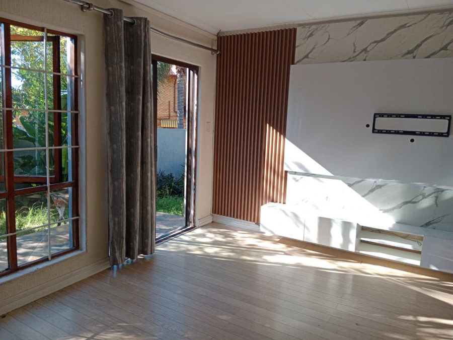 To Let 2 Bedroom Property for Rent in Lyndhurst Gauteng