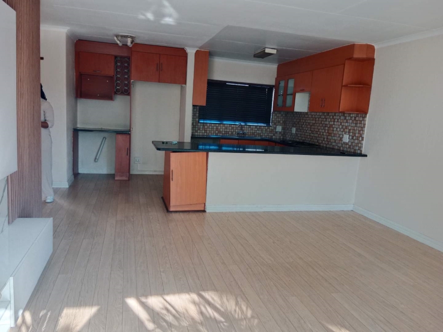 To Let 2 Bedroom Property for Rent in Lyndhurst Gauteng