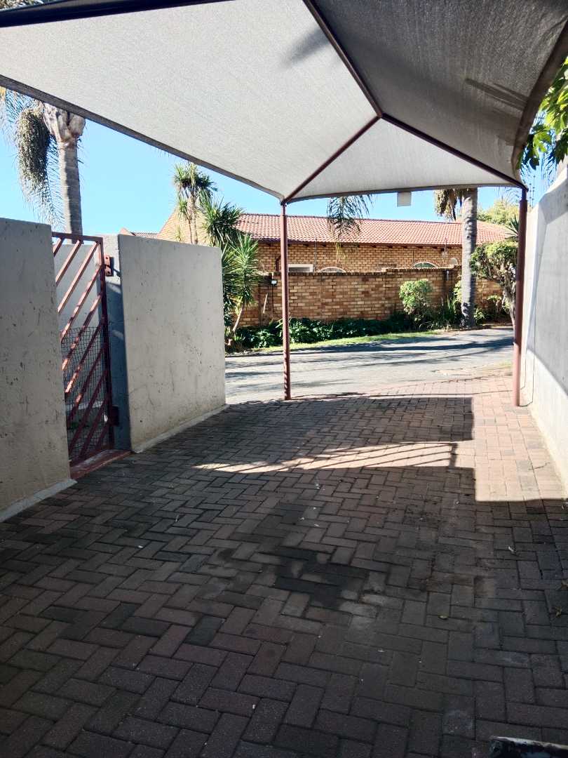 To Let 2 Bedroom Property for Rent in Lyndhurst Gauteng