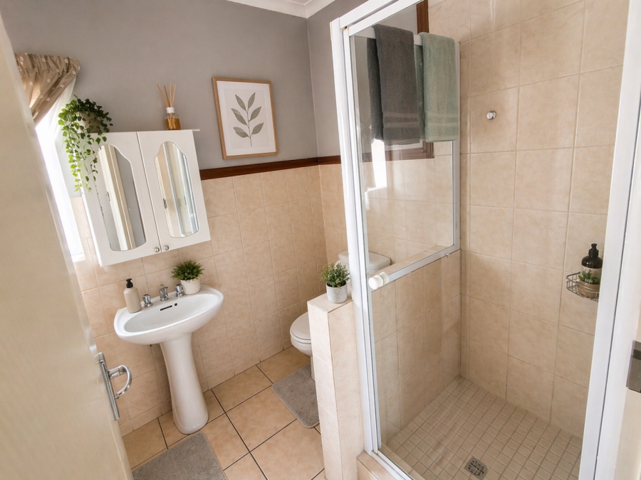 2 Bedroom Property for Sale in La Montagne Gauteng