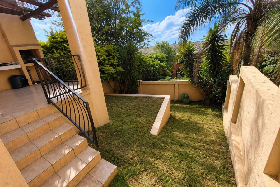 2 Bedroom Property for Sale in La Montagne Gauteng