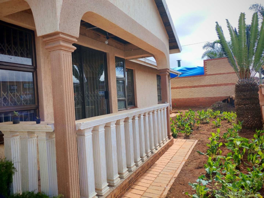 4 Bedroom Property for Sale in Lenasia South Gauteng