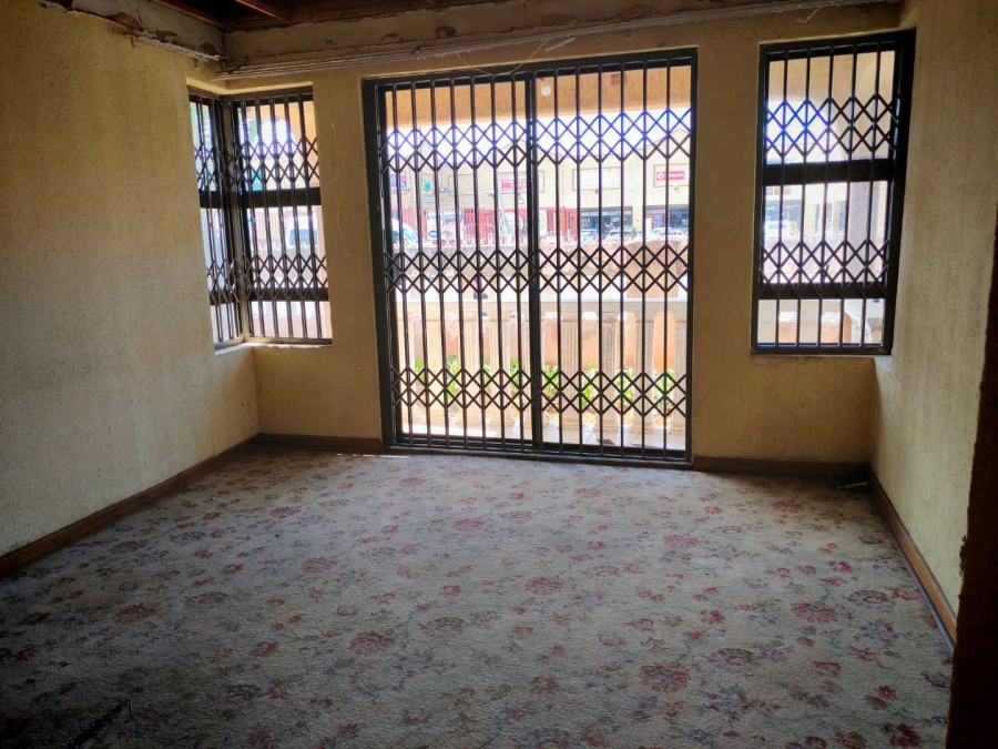 4 Bedroom Property for Sale in Lenasia South Gauteng