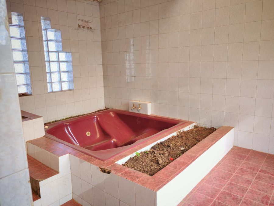 4 Bedroom Property for Sale in Lenasia South Gauteng