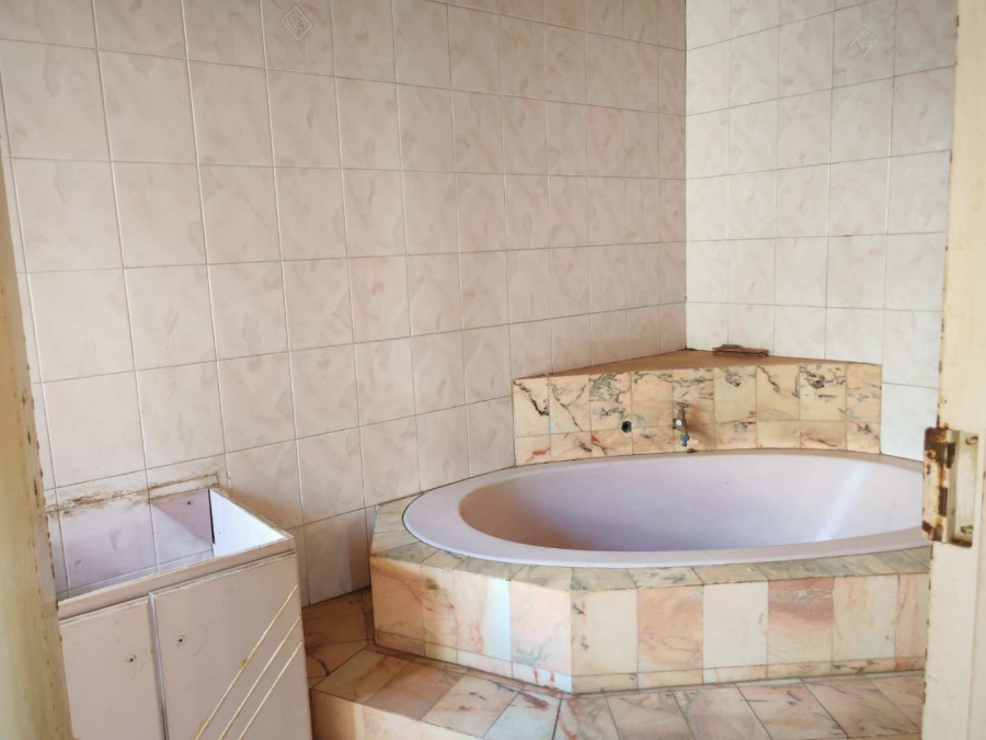 4 Bedroom Property for Sale in Lenasia South Gauteng