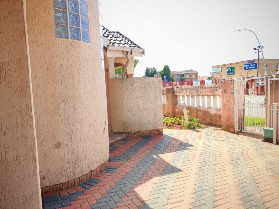 4 Bedroom Property for Sale in Lenasia South Gauteng
