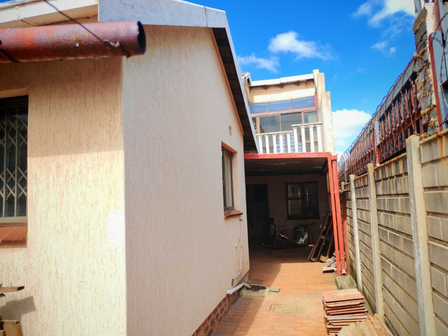 4 Bedroom Property for Sale in Lenasia South Gauteng