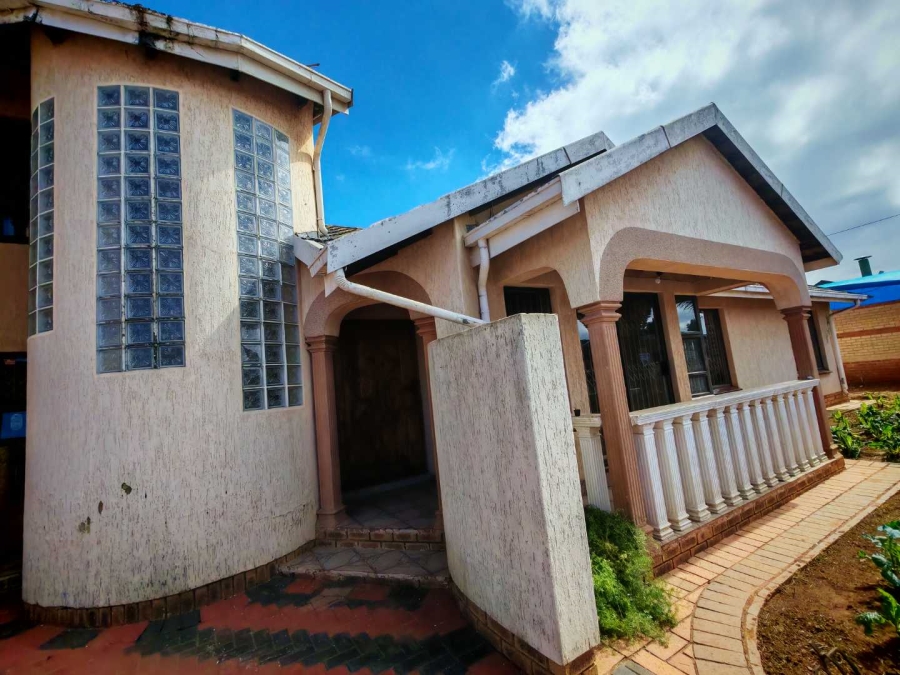 4 Bedroom Property for Sale in Lenasia South Gauteng