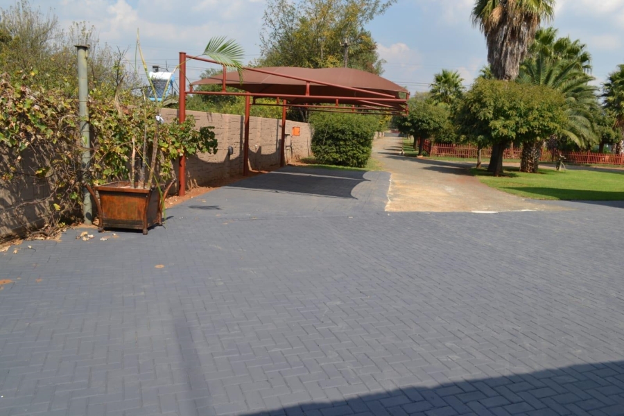 5 Bedroom Property for Sale in Risiville Gauteng