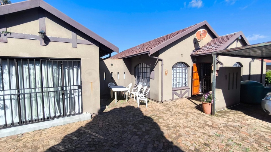 3 Bedroom Property for Sale in Brackendowns Gauteng