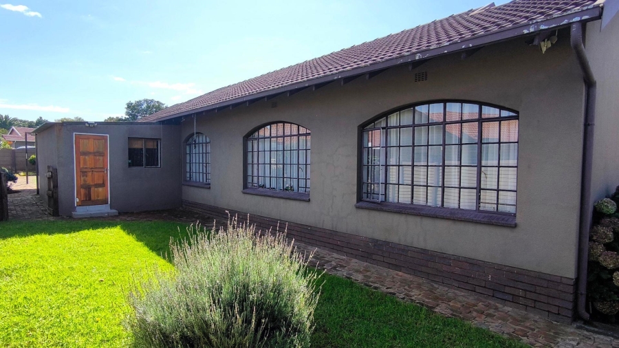 3 Bedroom Property for Sale in Brackendowns Gauteng