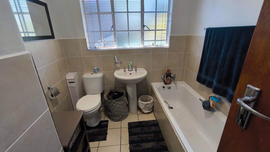3 Bedroom Property for Sale in Brackendowns Gauteng