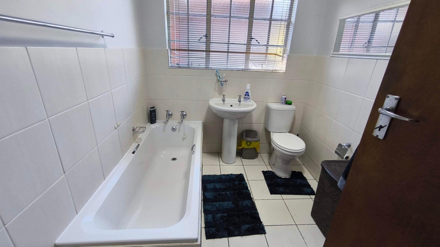 3 Bedroom Property for Sale in Brackendowns Gauteng