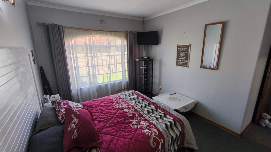 3 Bedroom Property for Sale in Brackendowns Gauteng