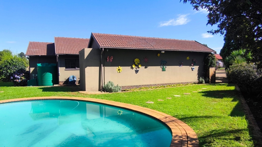3 Bedroom Property for Sale in Brackendowns Gauteng
