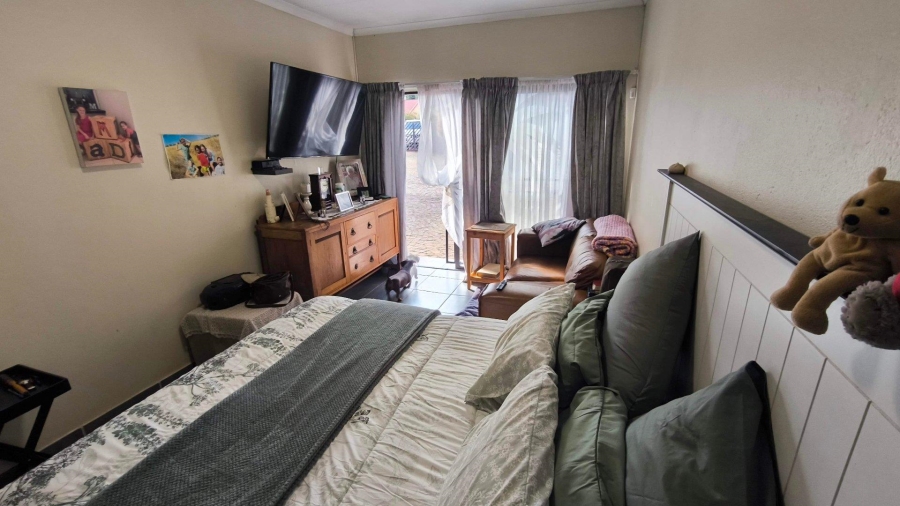3 Bedroom Property for Sale in Brackendowns Gauteng