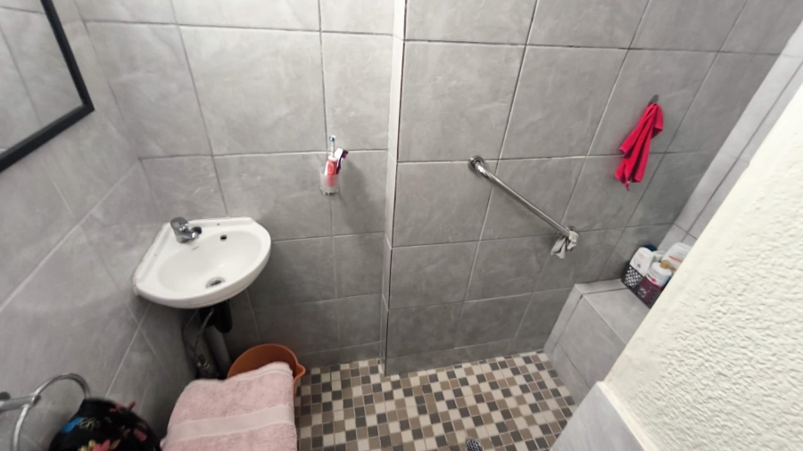 3 Bedroom Property for Sale in Brackendowns Gauteng