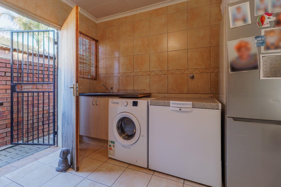 3 Bedroom Property for Sale in Heuwelsig Estate Gauteng