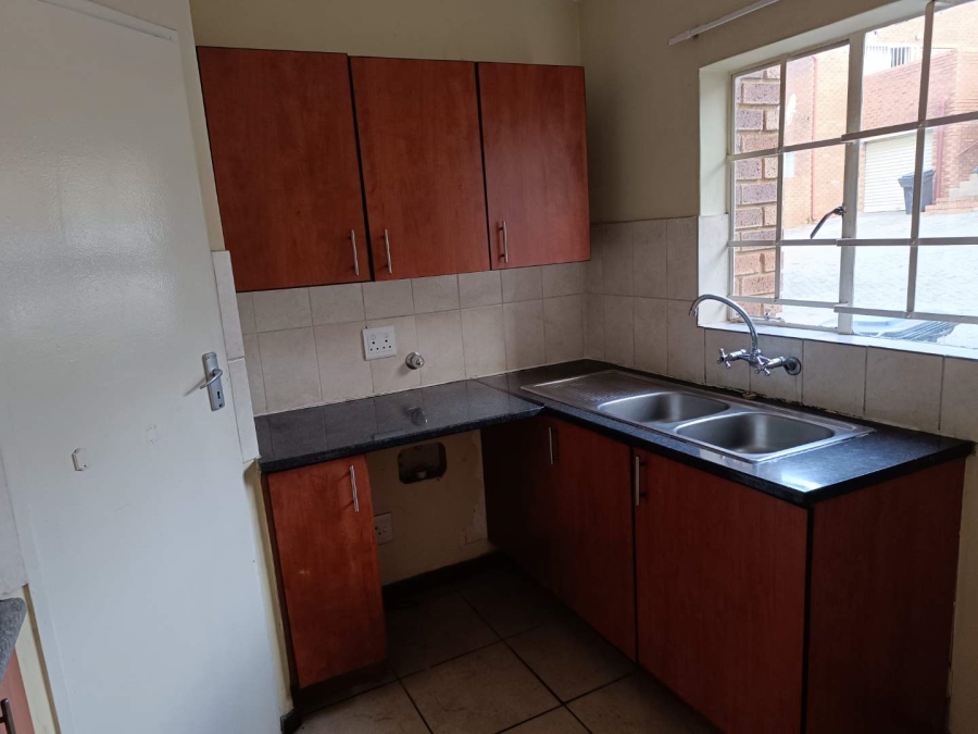 2 Bedroom Property for Sale in The Reeds Gauteng