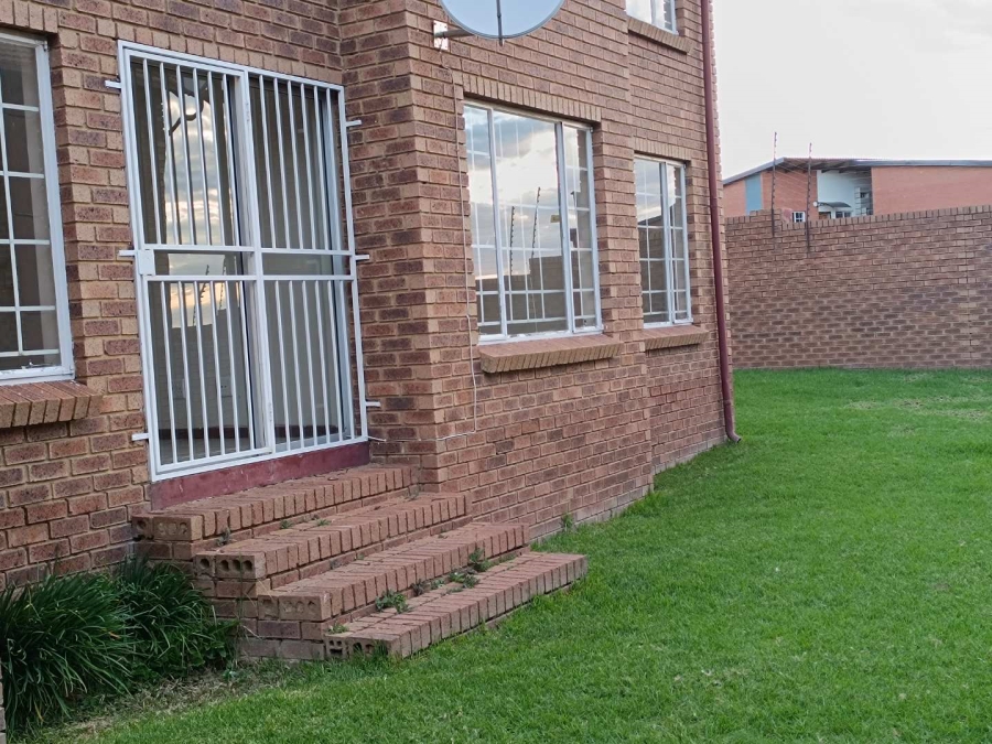 2 Bedroom Property for Sale in The Reeds Gauteng