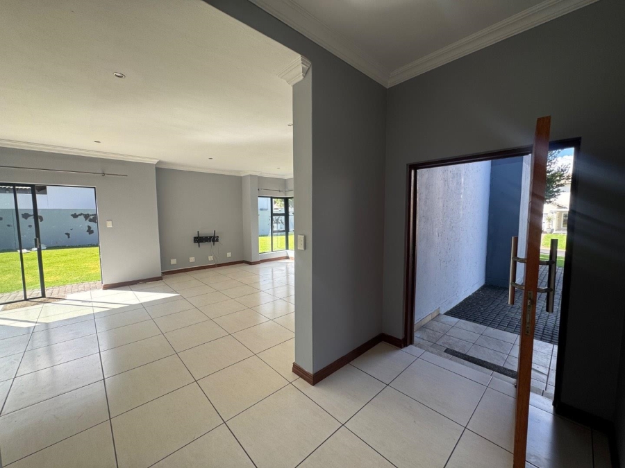 To Let 4 Bedroom Property for Rent in Midstream Hill Gauteng