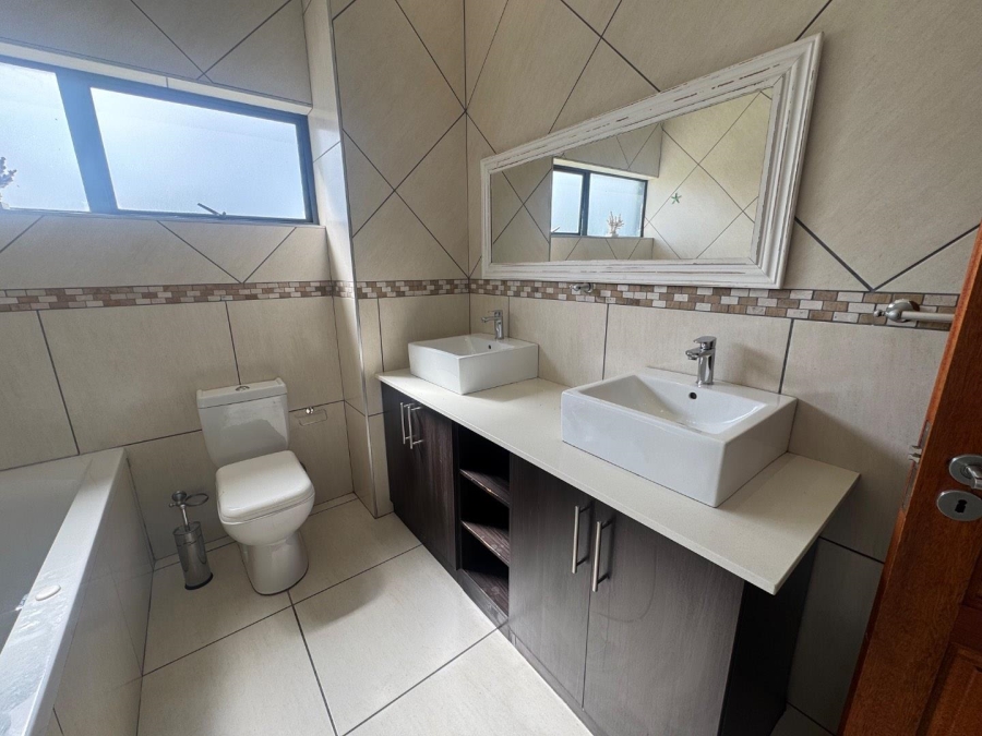 To Let 4 Bedroom Property for Rent in Midstream Hill Gauteng