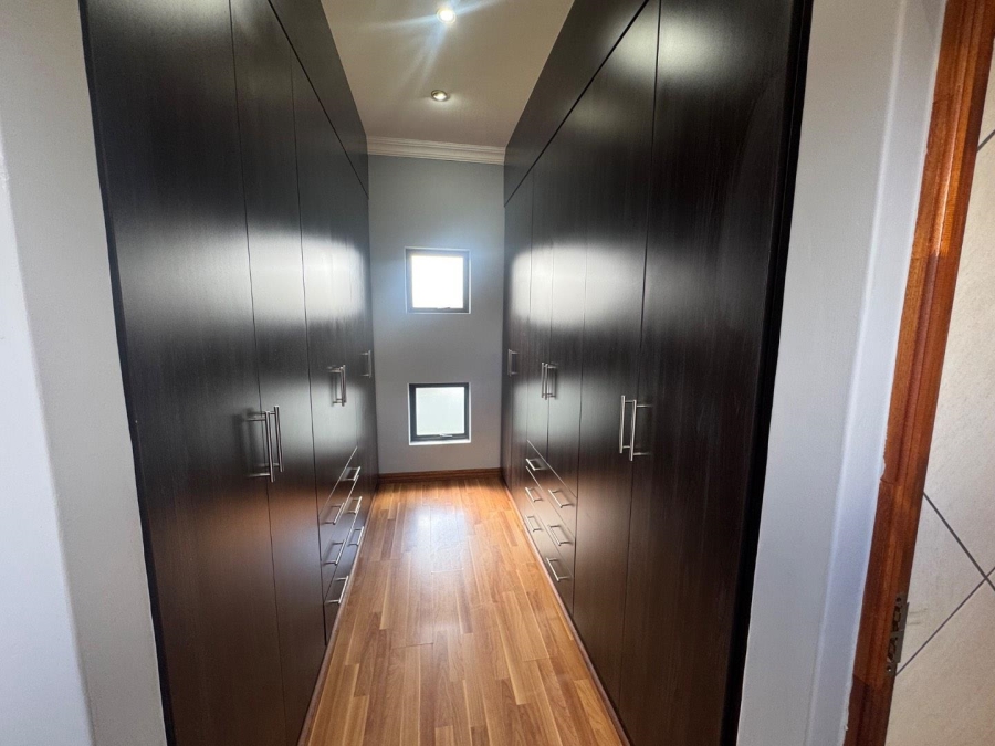 To Let 4 Bedroom Property for Rent in Midstream Hill Gauteng