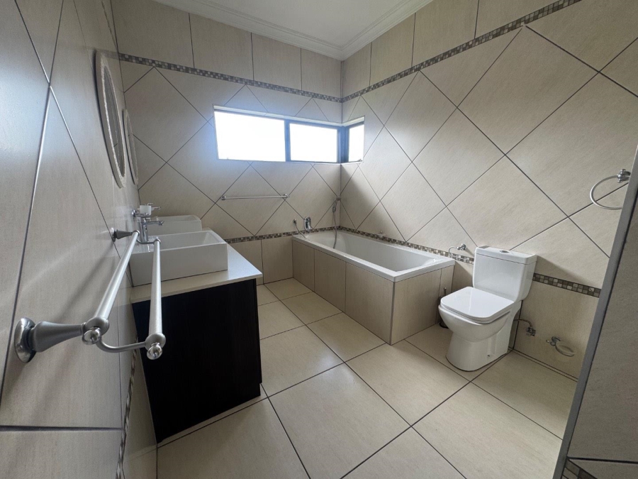 To Let 4 Bedroom Property for Rent in Midstream Hill Gauteng