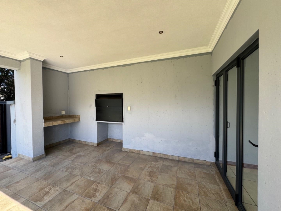To Let 4 Bedroom Property for Rent in Midstream Hill Gauteng