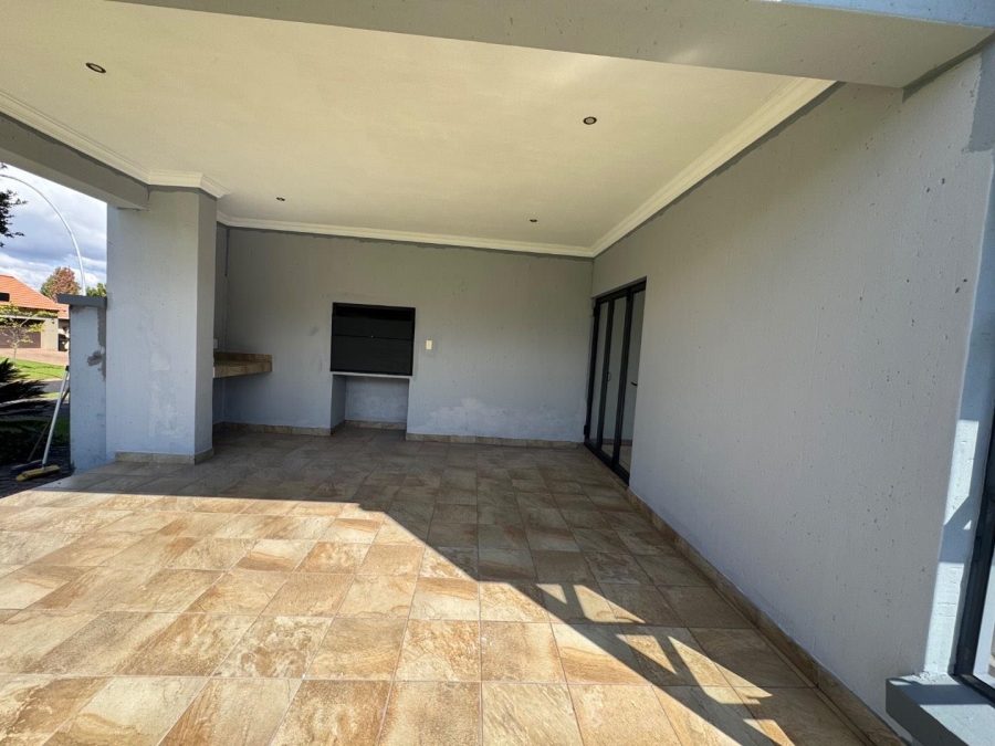 To Let 4 Bedroom Property for Rent in Midstream Hill Gauteng