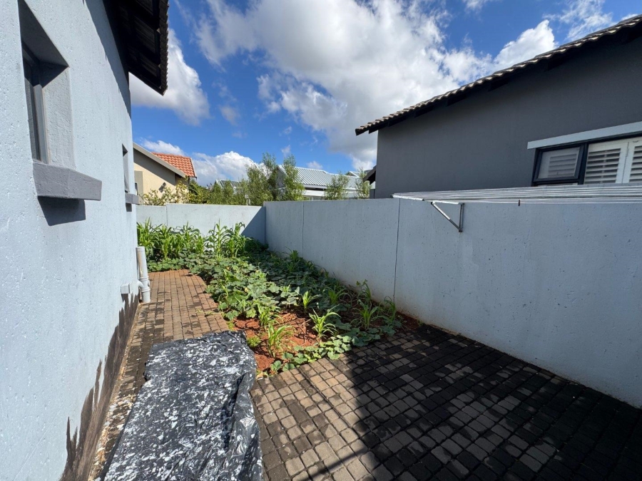 To Let 4 Bedroom Property for Rent in Midstream Hill Gauteng