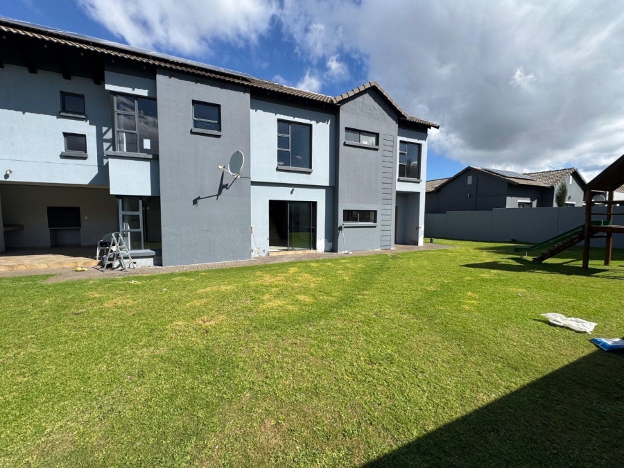 To Let 4 Bedroom Property for Rent in Midstream Hill Gauteng
