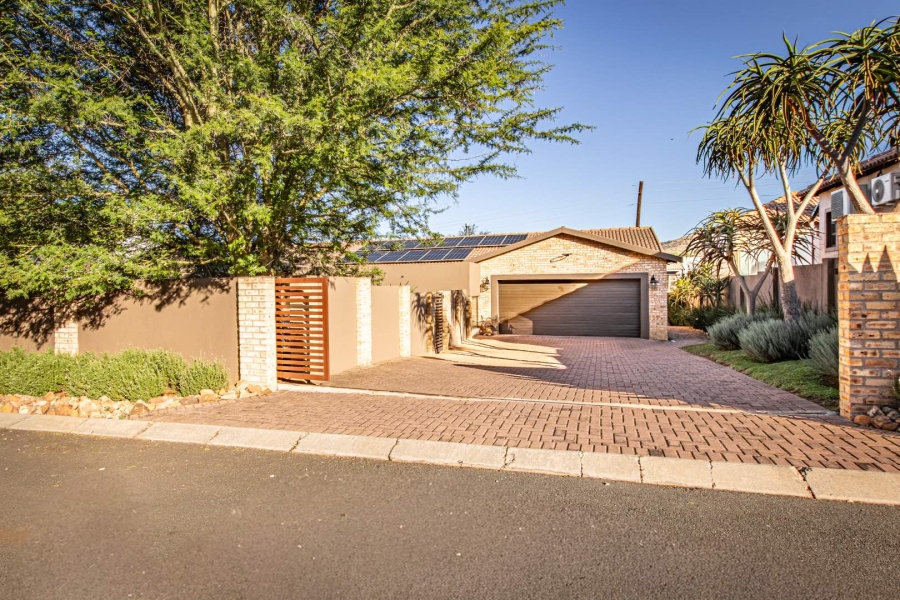 4 Bedroom Property for Sale in Homes Haven Gauteng