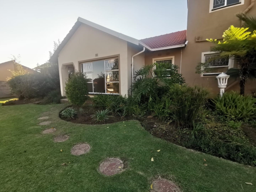 To Let 5 Bedroom Property for Rent in Brackendowns Gauteng