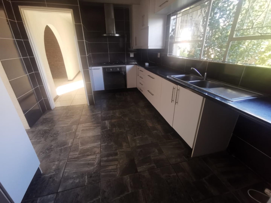 To Let 5 Bedroom Property for Rent in Brackendowns Gauteng