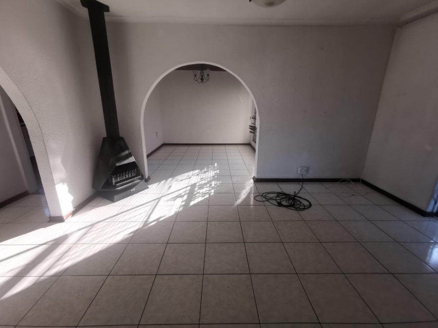 To Let 5 Bedroom Property for Rent in Brackendowns Gauteng