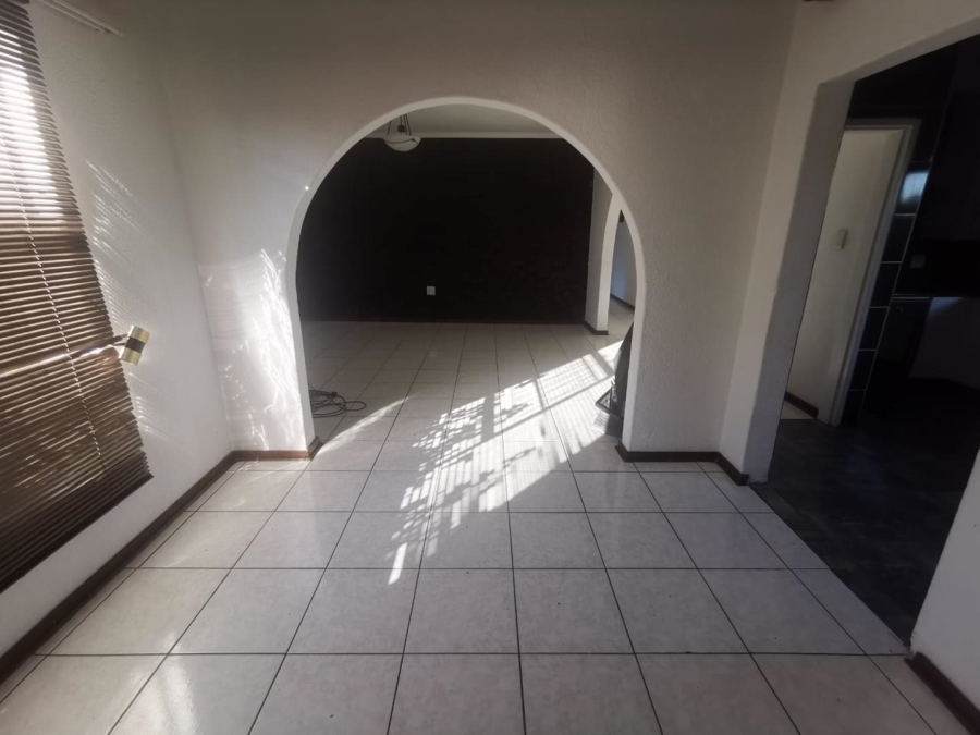 To Let 5 Bedroom Property for Rent in Brackendowns Gauteng