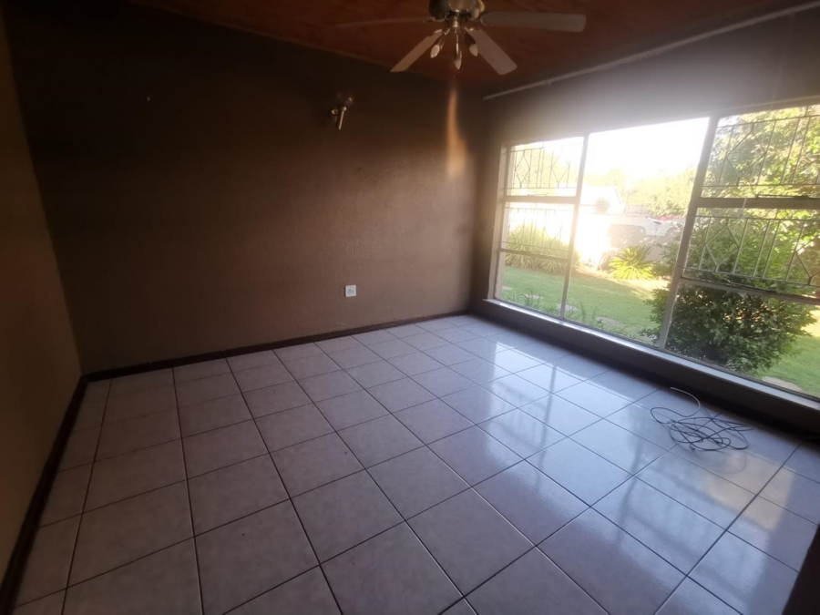 To Let 5 Bedroom Property for Rent in Brackendowns Gauteng