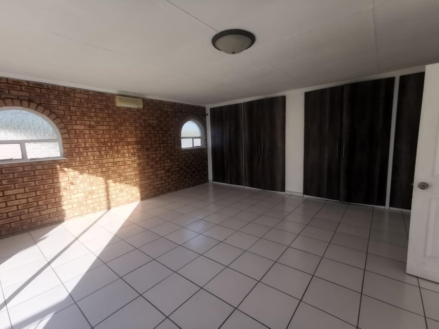 To Let 5 Bedroom Property for Rent in Brackendowns Gauteng
