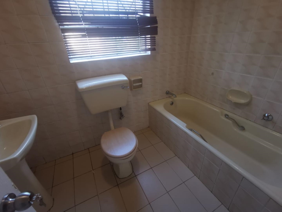 To Let 5 Bedroom Property for Rent in Brackendowns Gauteng