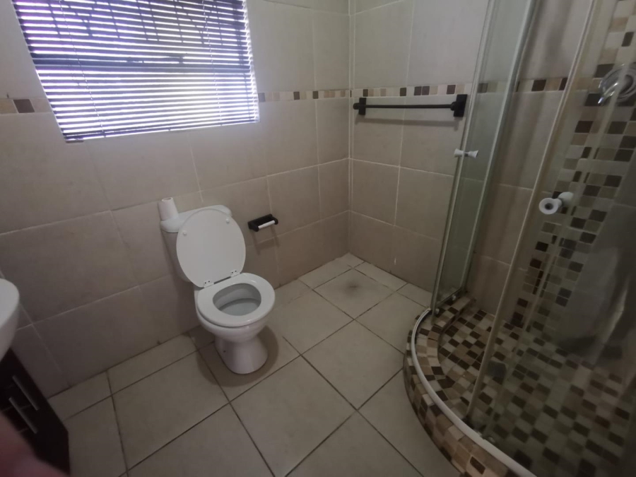 To Let 5 Bedroom Property for Rent in Brackendowns Gauteng