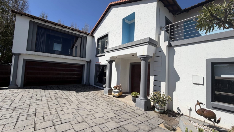 6 Bedroom Property for Sale in Heuwelsig Estate Gauteng