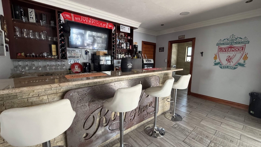 6 Bedroom Property for Sale in Heuwelsig Estate Gauteng