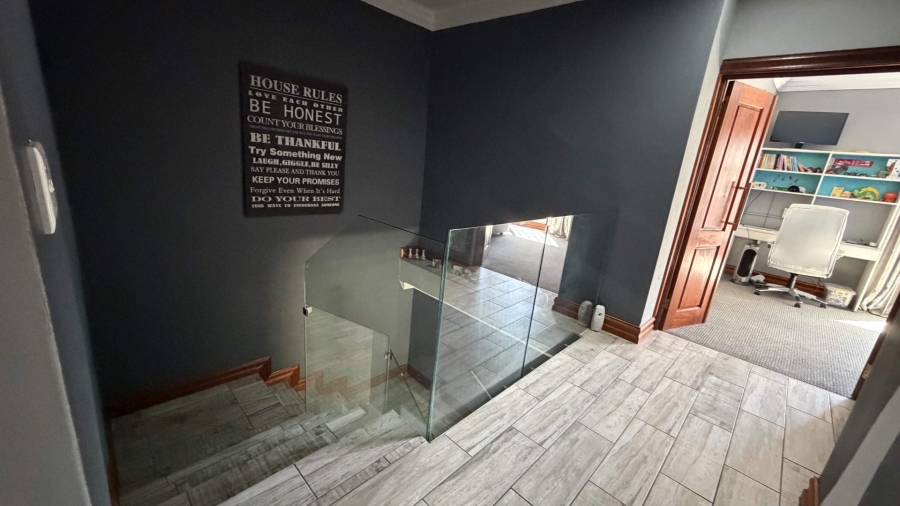 6 Bedroom Property for Sale in Heuwelsig Estate Gauteng
