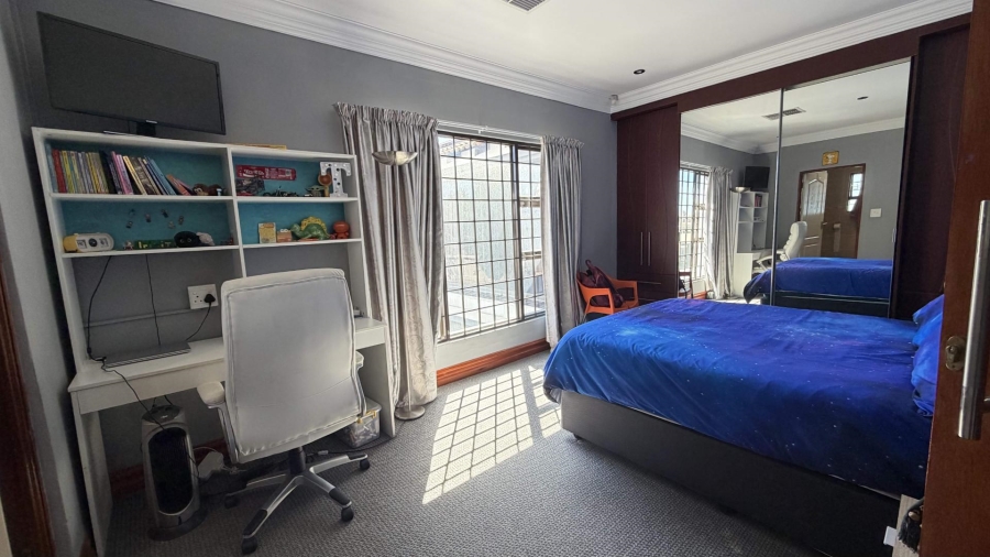 6 Bedroom Property for Sale in Heuwelsig Estate Gauteng