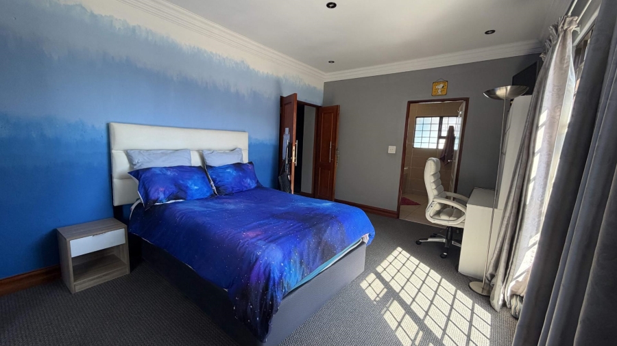 6 Bedroom Property for Sale in Heuwelsig Estate Gauteng